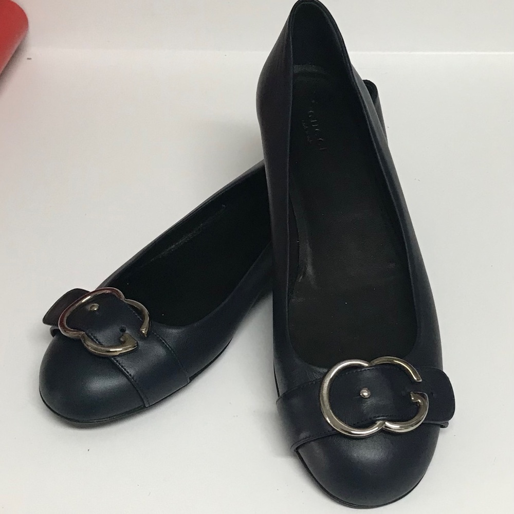 GUCCI Sachalin Navy Blue Leather GG Front Logo Cap Toe Ballet Flats